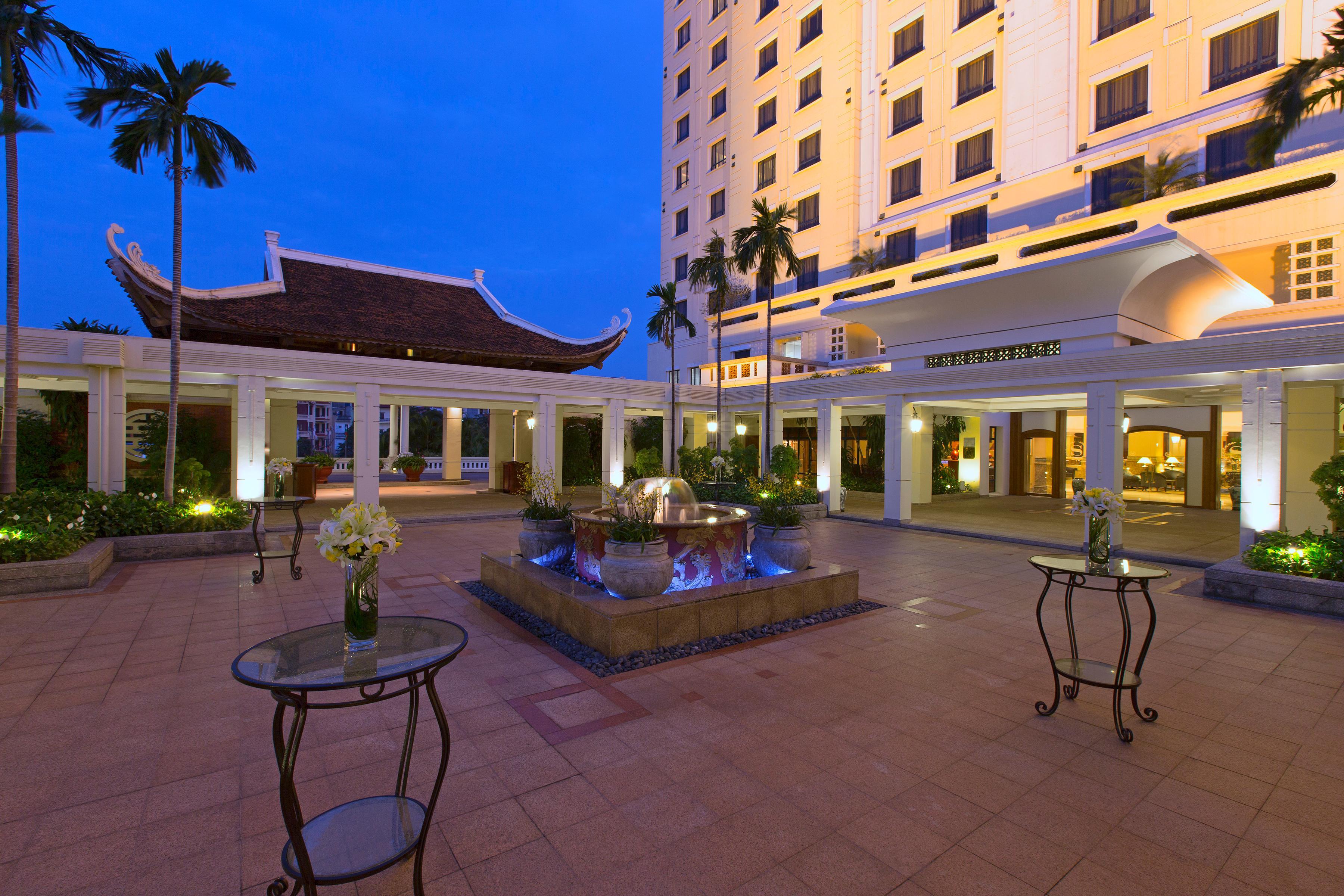 Sheraton Hanoi Hotel Exterior foto