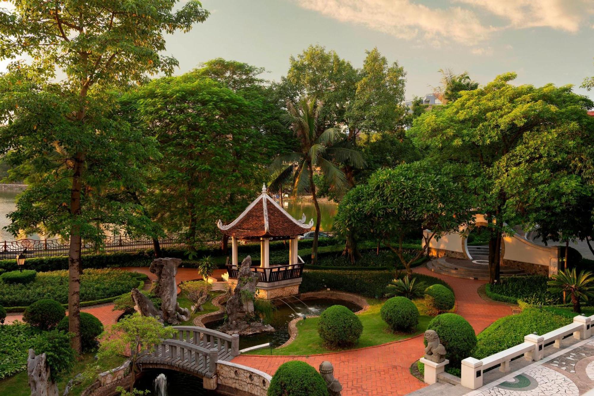 Sheraton Hanoi Hotel Exterior foto