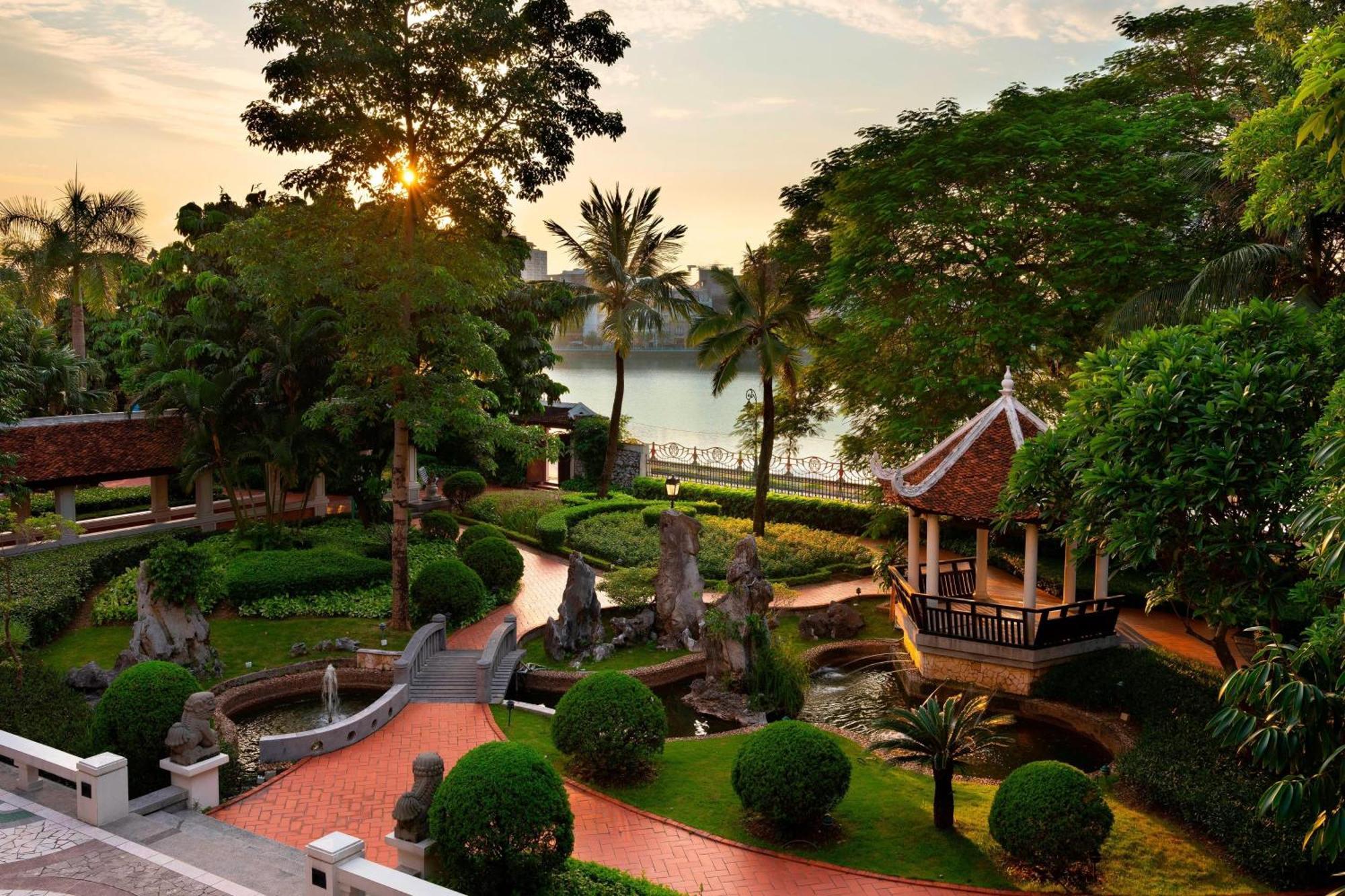 Sheraton Hanoi Hotel Exterior foto